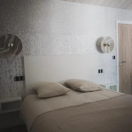 Hotel Logis De L'heroniere Salles-sur-Mer