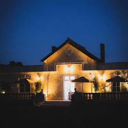 Logis De L'heroniere * Salles-sur-Mer